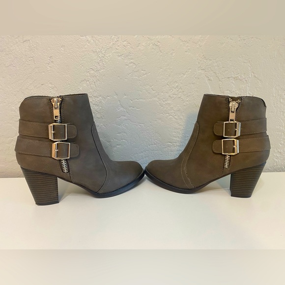 Mossimo gray ankle boots - Picture 1 of 4